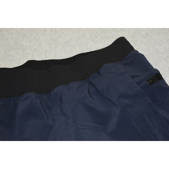 Fabletics Gym Shorts Mens Size Large Stretch Zip Pockets Polyester 9" Inseam - Picture 3 of 6